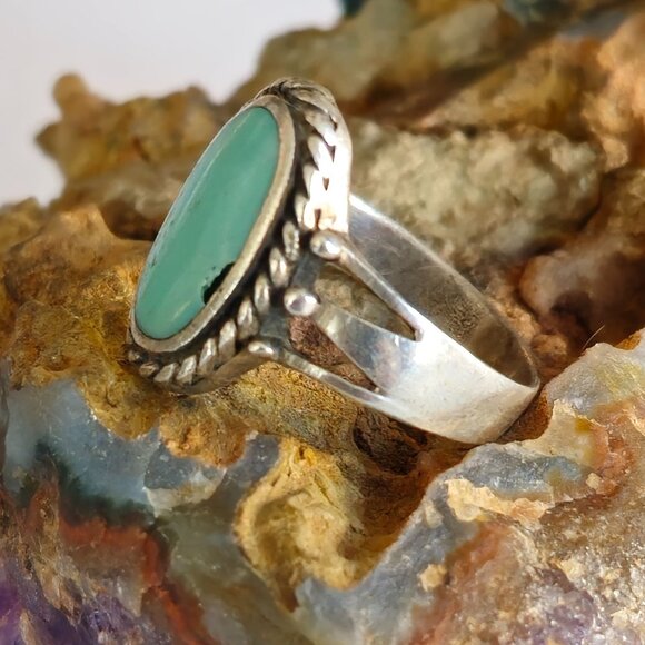 VTG CW Sterling Silver Oval Turquoise Ring Size 7 Rope Detail Split Shank Read - Picture 2 of 8